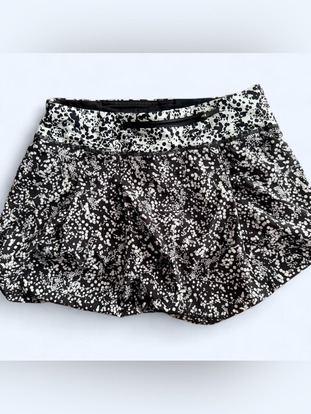 lululemon pace rival skirt size 4 (Black & White) Like New